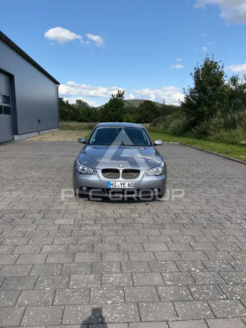 2004 BMW 520