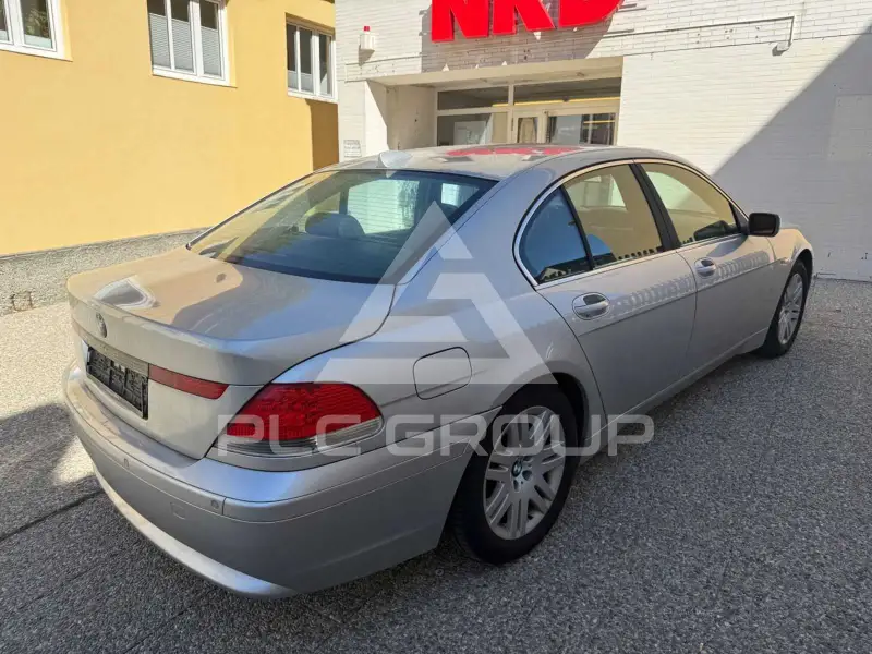 2004 BMW 735