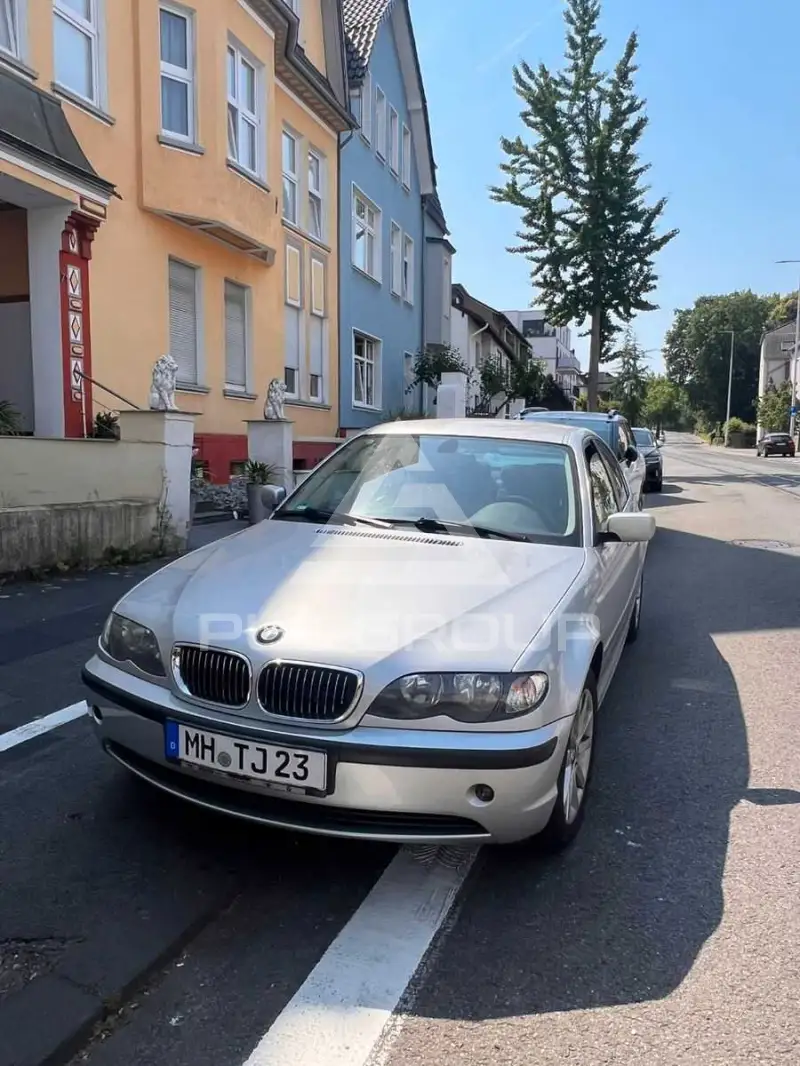 2004 BMW 318