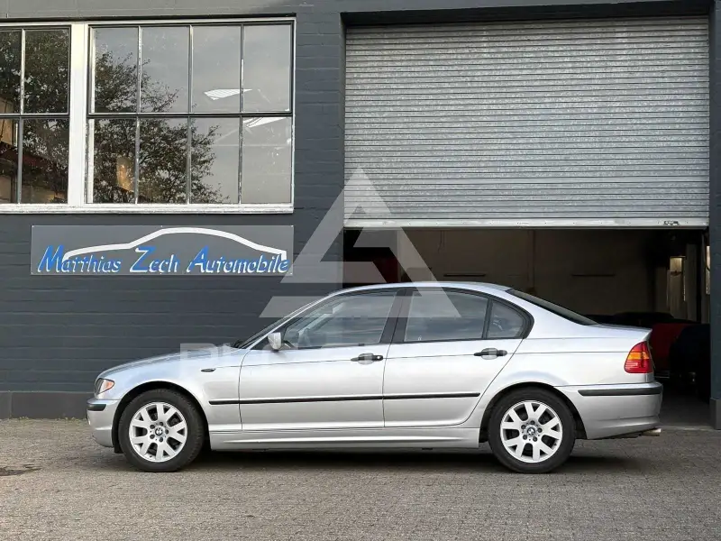 2004 BMW 318