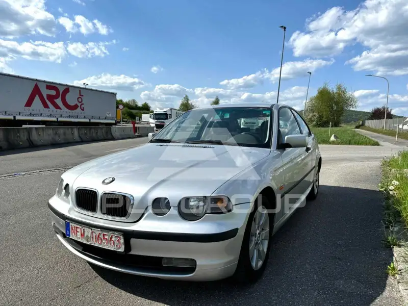 2004 BMW 318