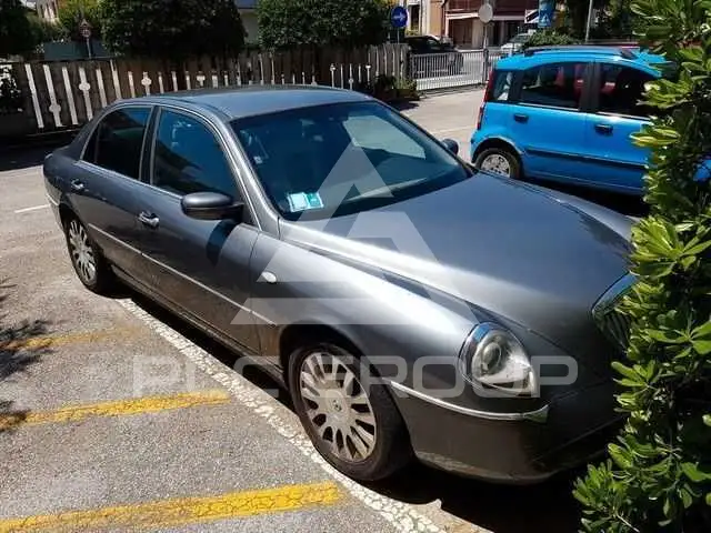2004 Lancia Thesis
