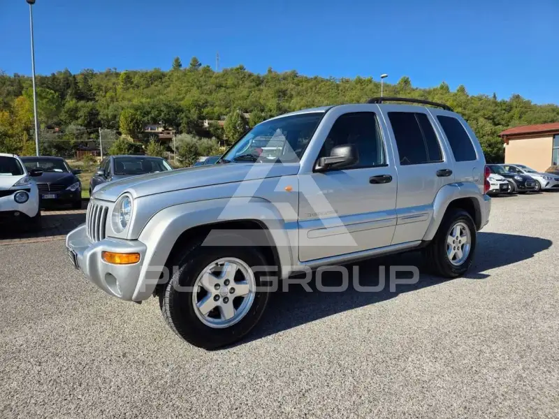 2004 Jeep CHEROKEE