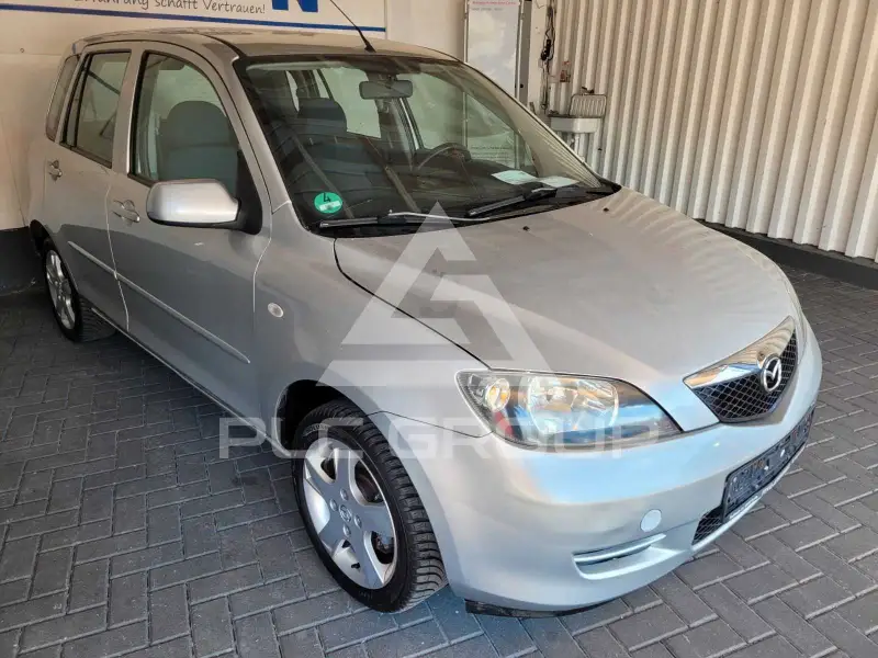 2004 Mazda 2