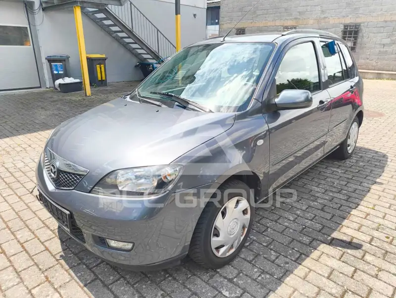 2004 Mazda 2