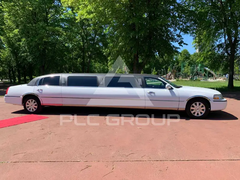 2004 Lincoln Town