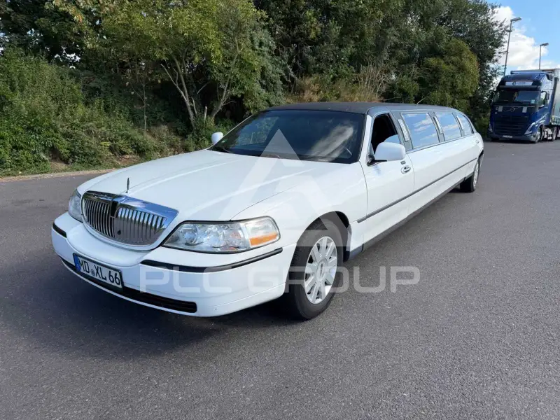 2004 Lincoln Town