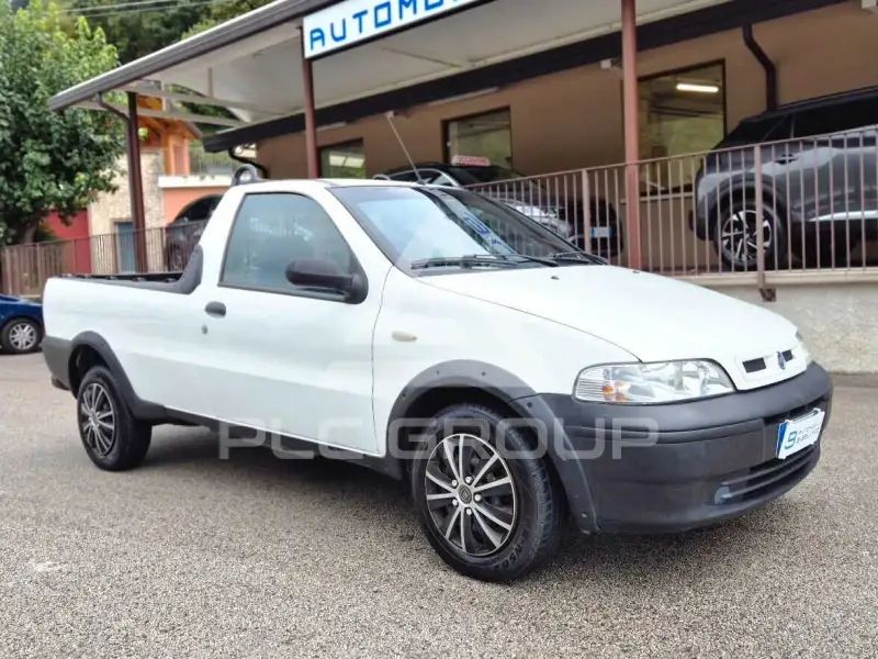 2004 Fiat Strada