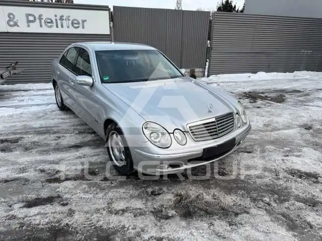 2004 Mercedes Benz E 200