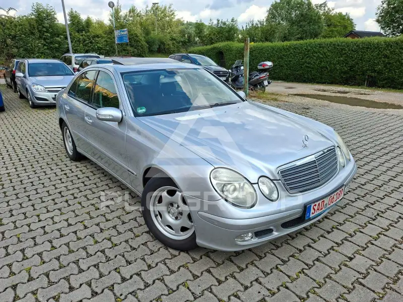 2004 Mercedes Benz E 200