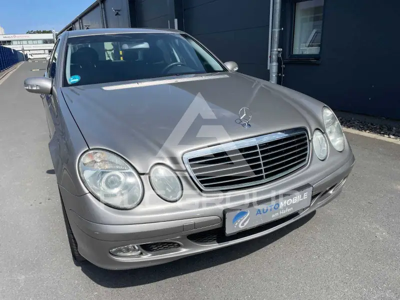 2004 Mercedes Benz E 200