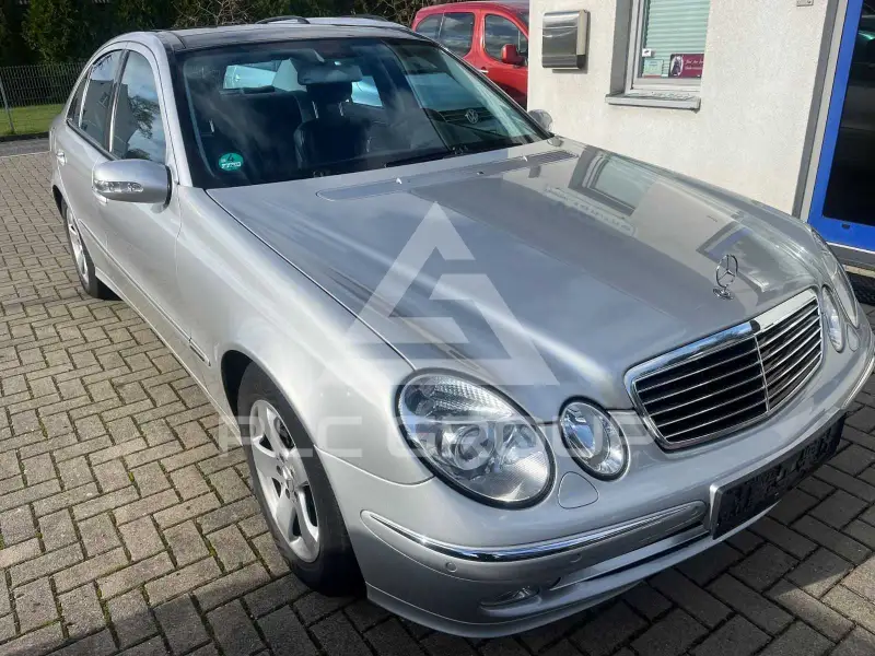 2004 Mercedes Benz E 200