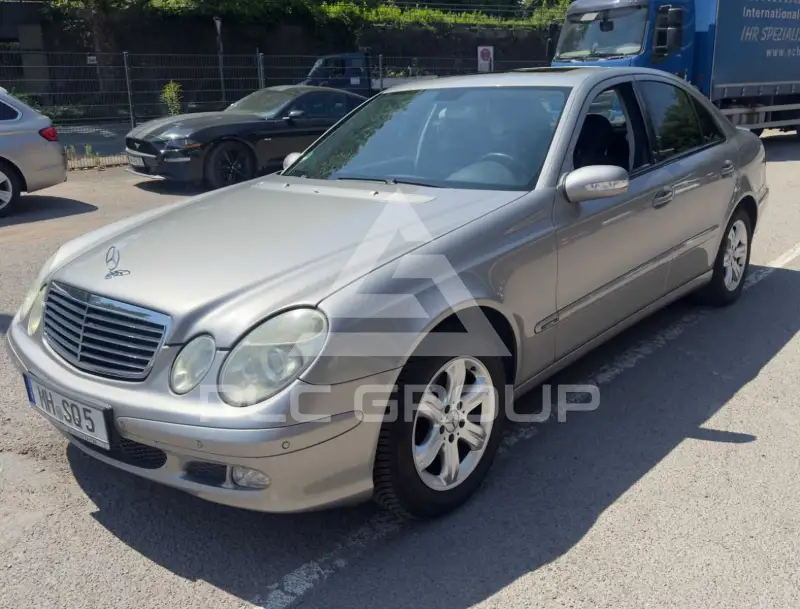 2004 Mercedes Benz E 220