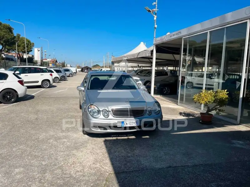 2004 Mercedes Benz E 220
