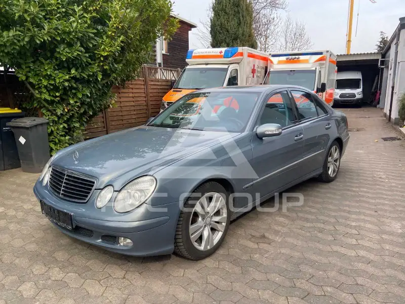 2004 Mercedes Benz E 220