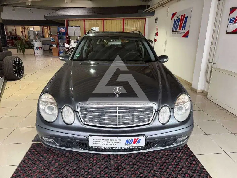 2004 Mercedes Benz E 220