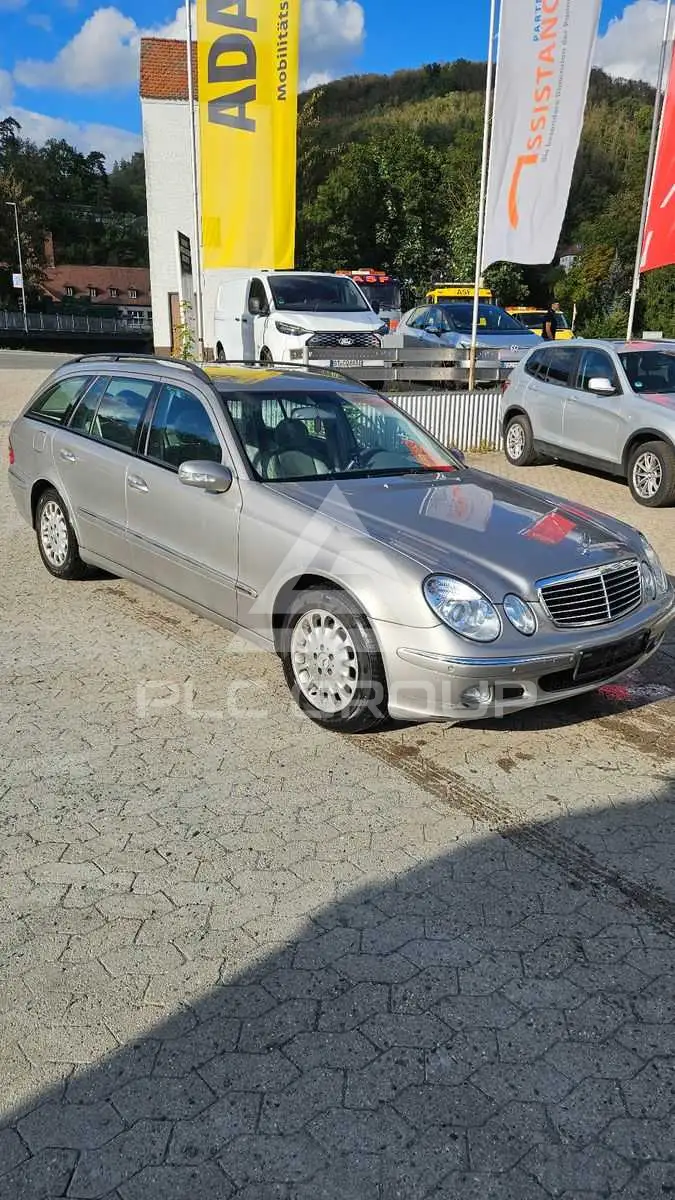 2004 Mercedes Benz E 220