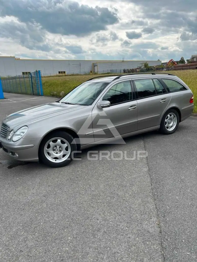 2004 Mercedes Benz E 220