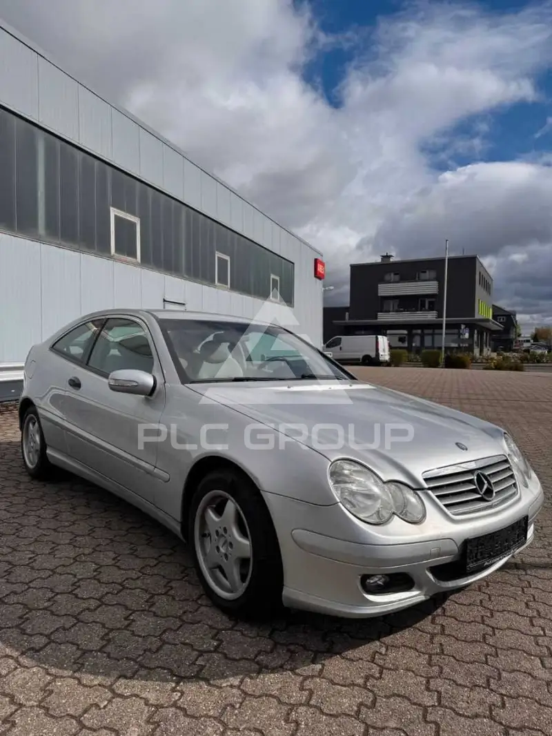 2004 Mercedes Benz CE 200