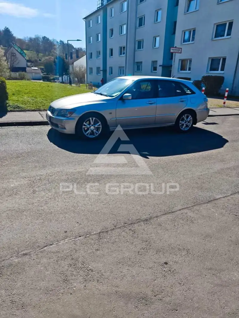 2004 Lexus IS200
