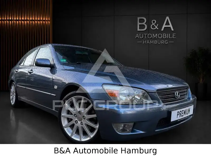 2004 Lexus IS200