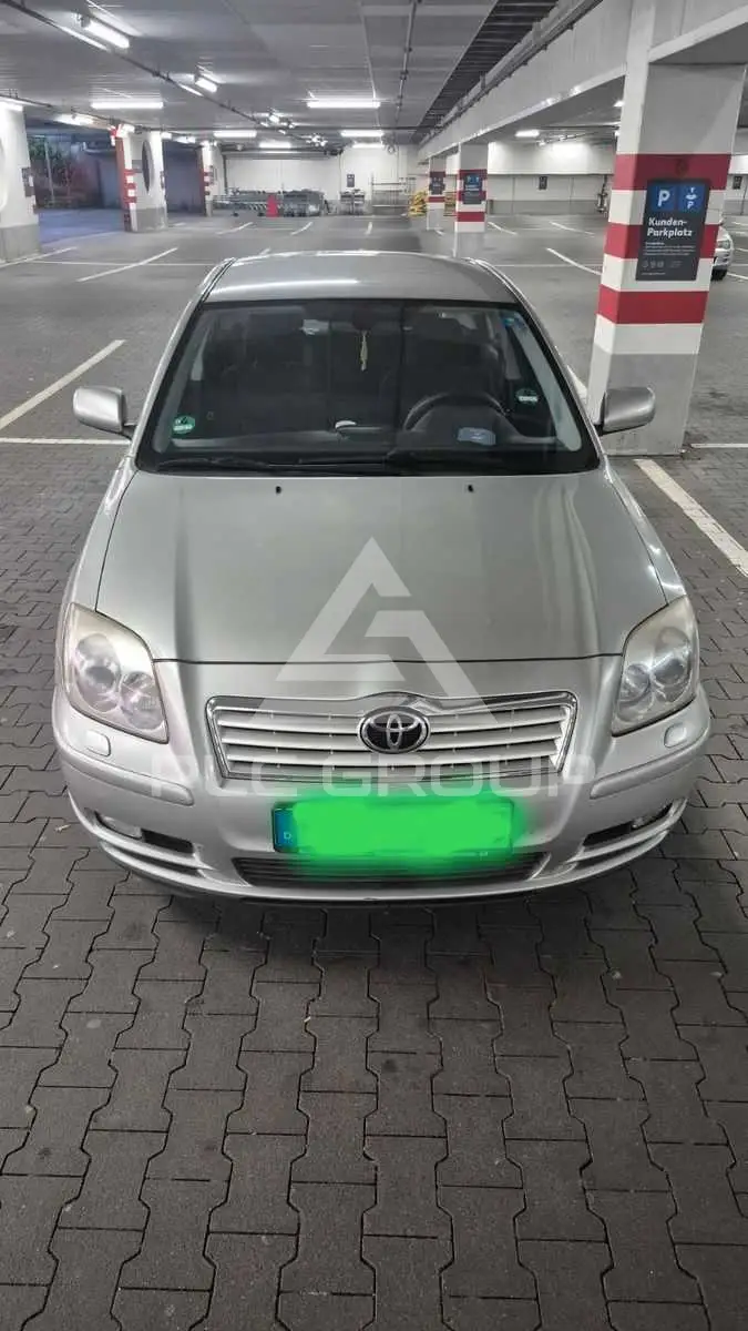 2004 Toyota Avensis
