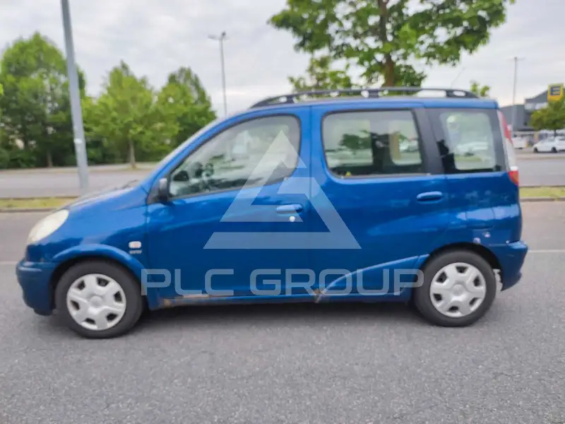 2003 Toyota YARIS