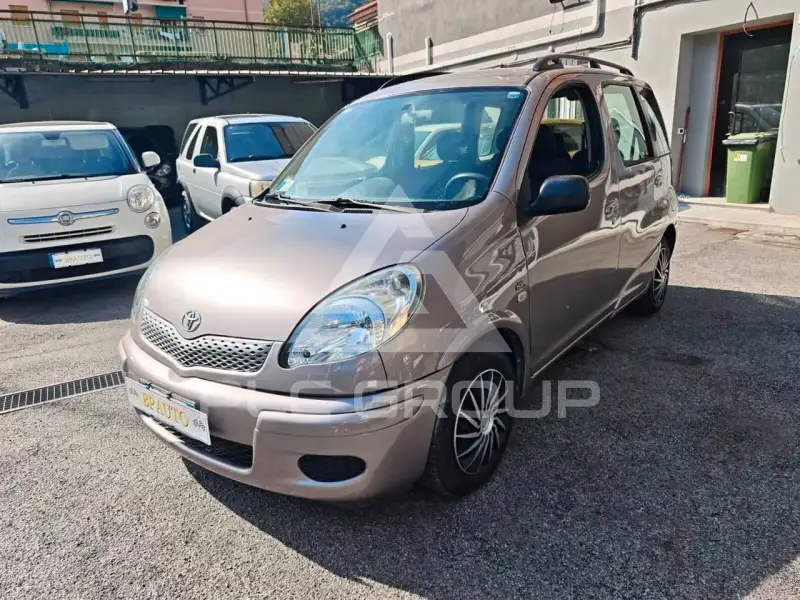2004 Toyota YARIS