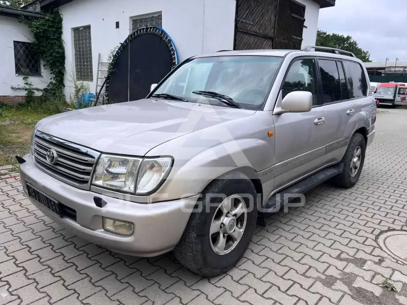 2004 Toyota LAND CRUISER