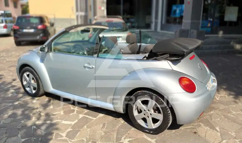 2004 Volkswagen BEETLE