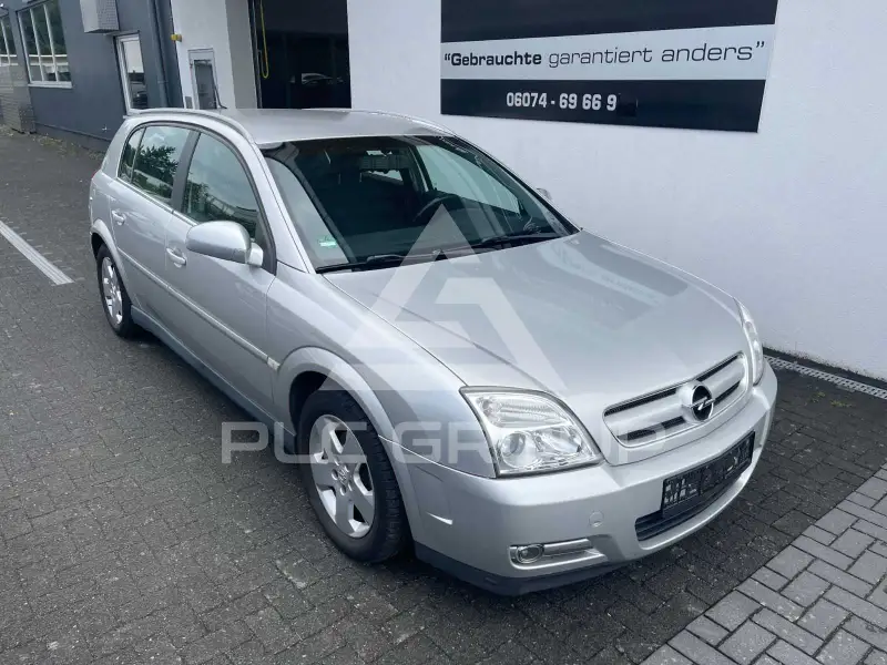 2004 Opel Signum