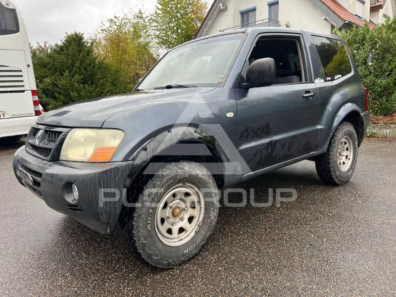 2005 Mitsubishi PAJARO