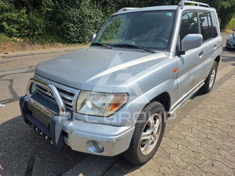 2005 Mitsubishi PAJARO