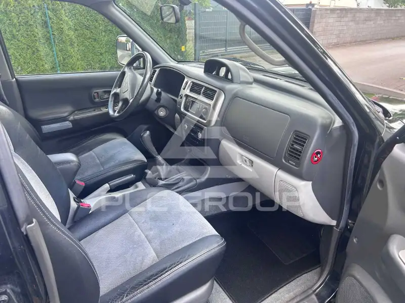 2005 Mitsubishi PAJARO