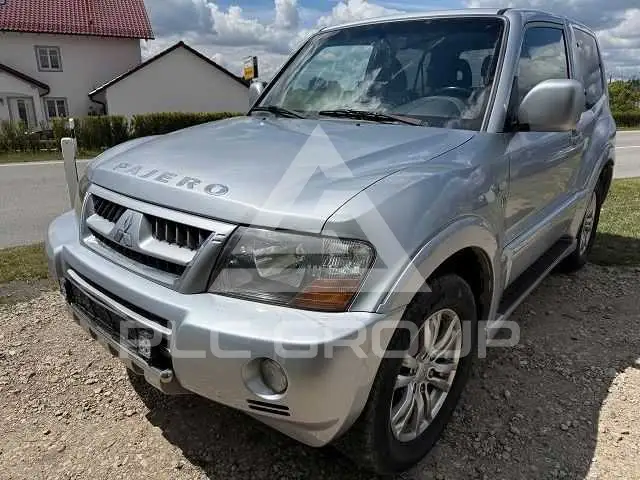 2005 Mitsubishi PAJARO