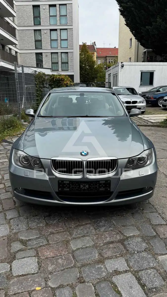 2005 BMW 325