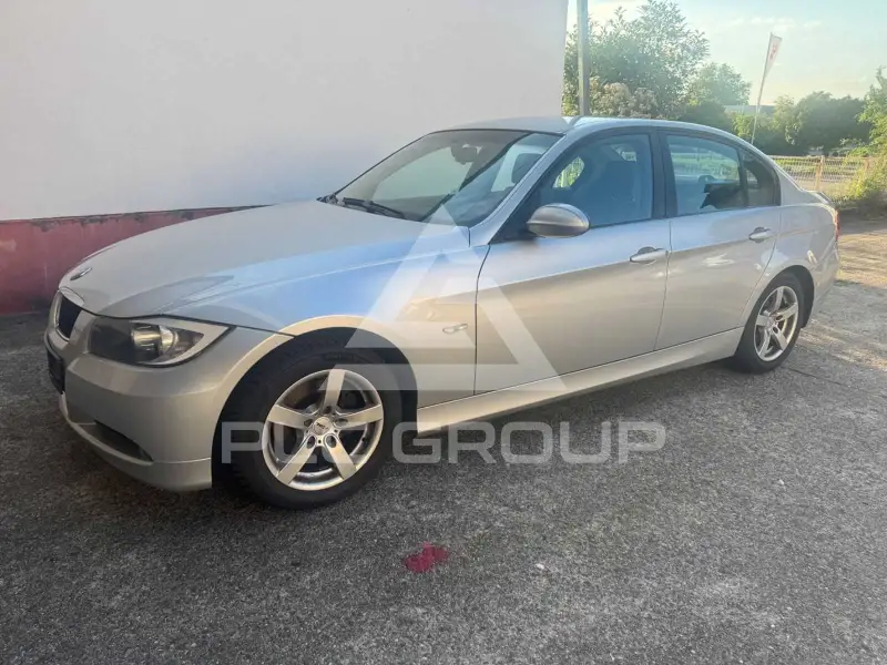 2005 BMW 320