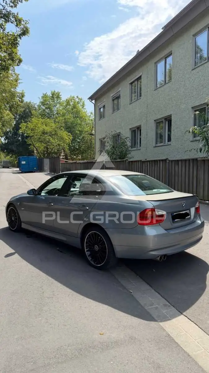 2005 BMW 320