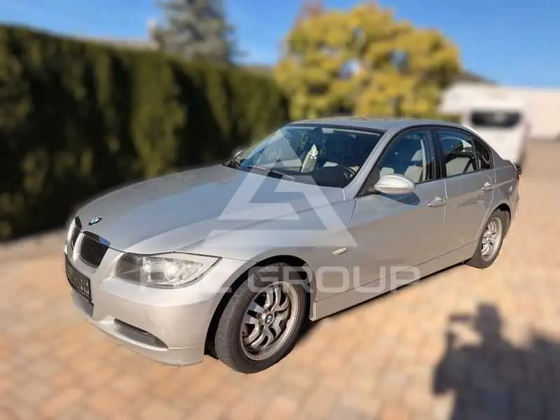 2005 BMW 320