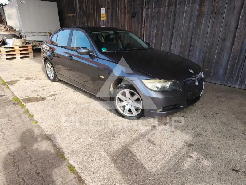 2005 BMW 320
