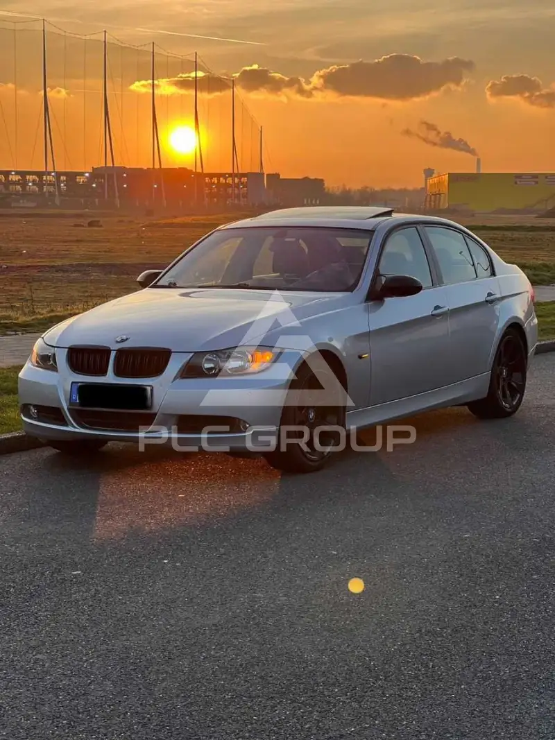 2005 BMW 320