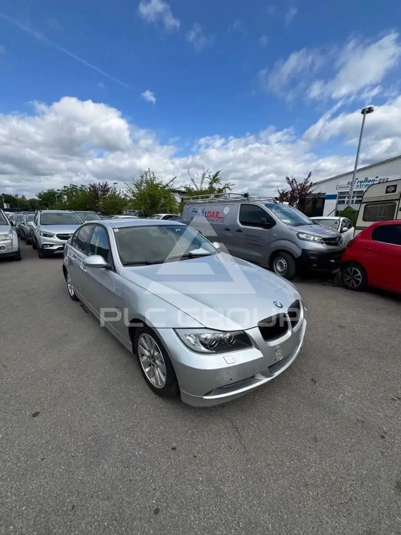 2005 BMW 320