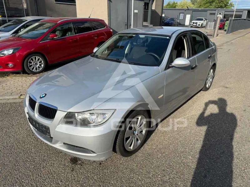 2005 BMW 320