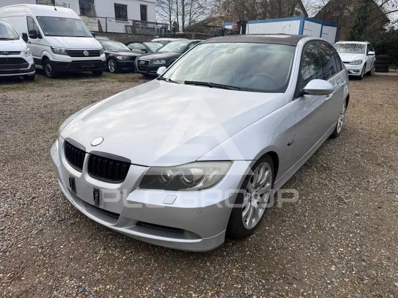 2005 BMW 320
