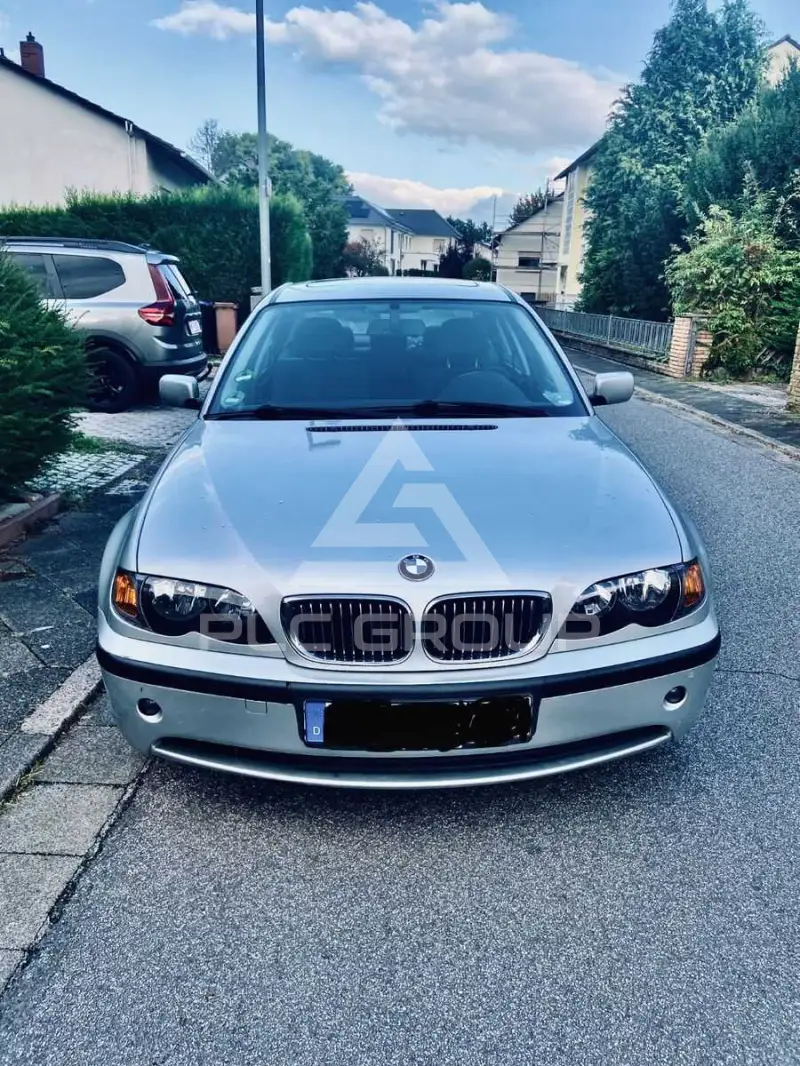 2005 BMW 318