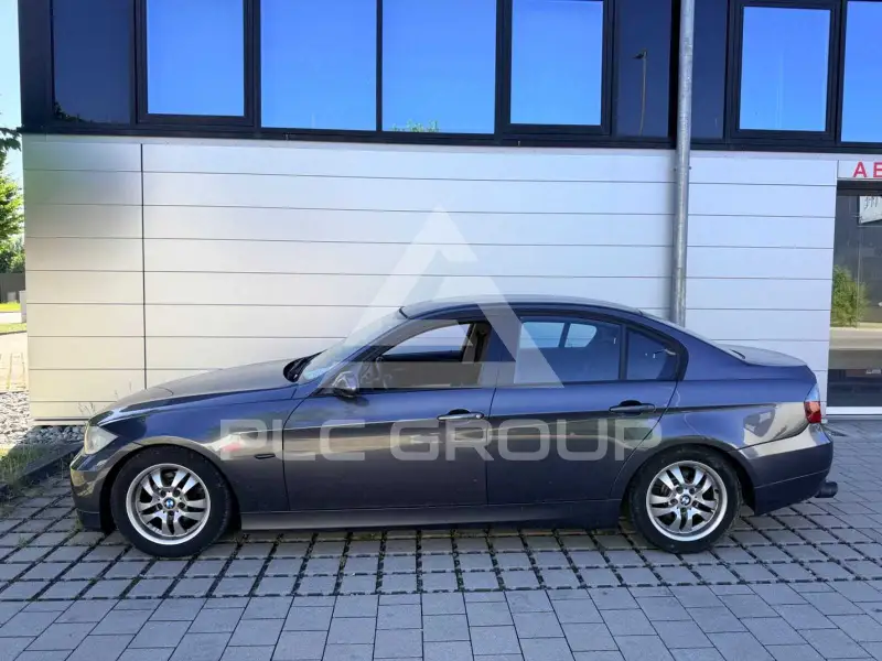 2005 BMW 318