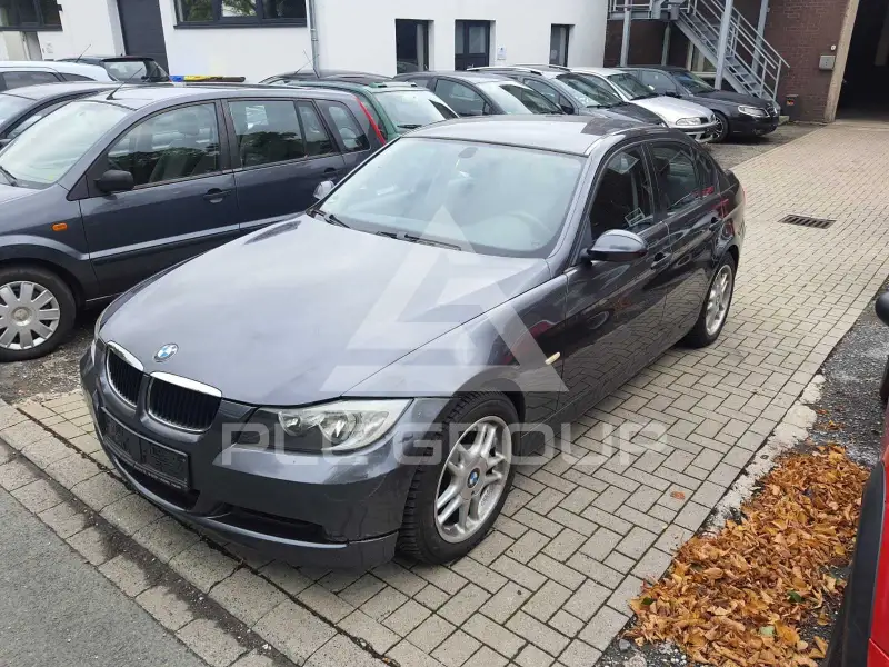 2005 BMW 318