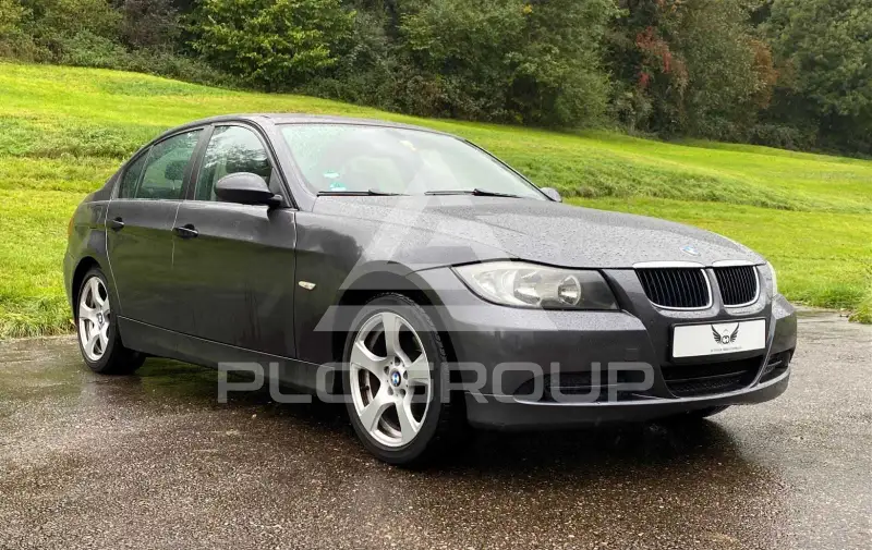 2005 BMW 318