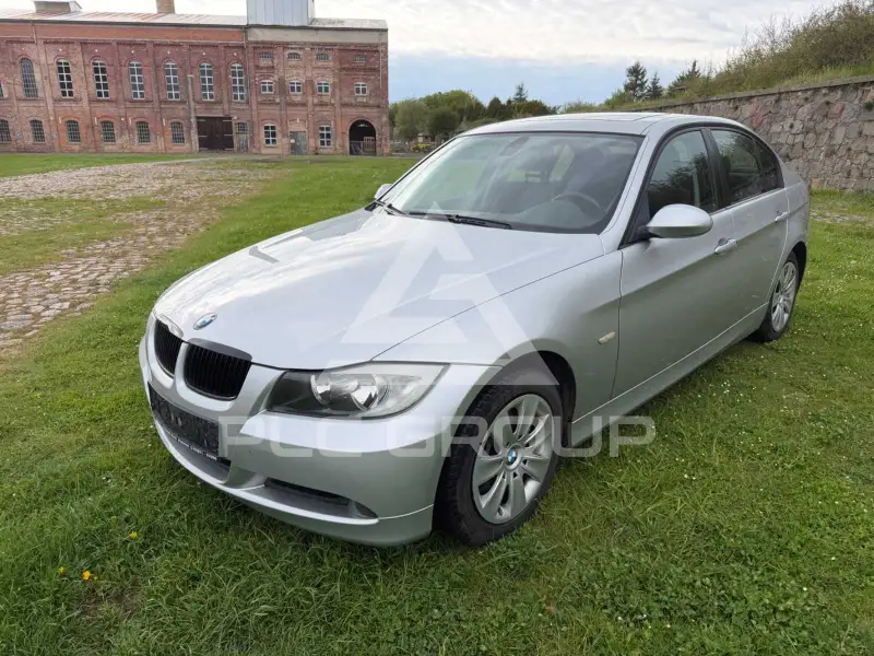2005 BMW 318