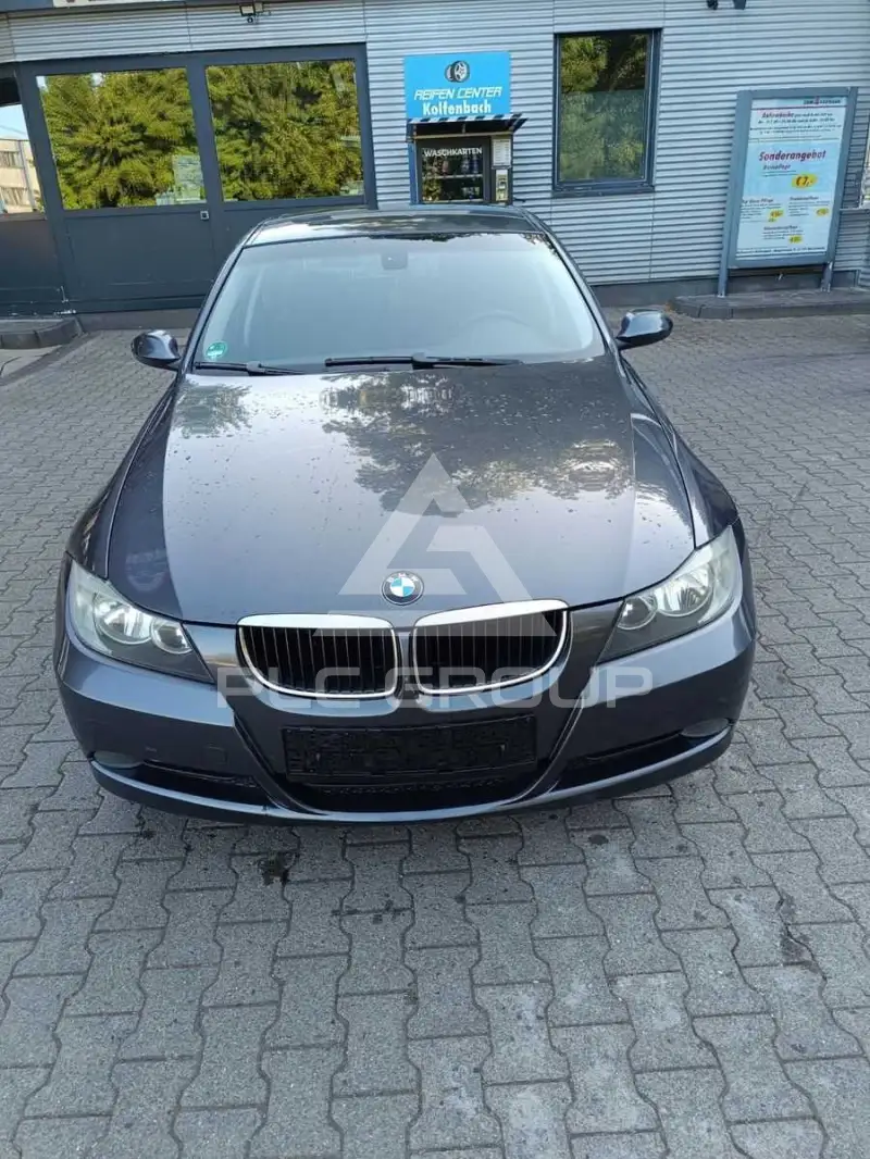 2005 BMW 318